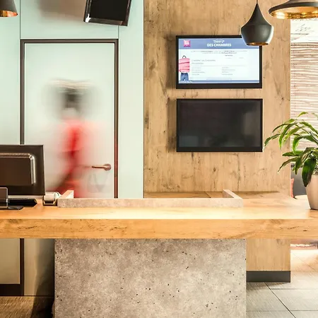 宜必巴黎布洛涅比扬古酒店 3*